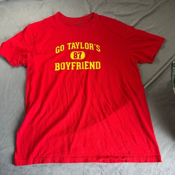 Taylor Swift Travis Kelsey Go Taylor's Boyfriend Tee Men's size L - Picture 1 of 5